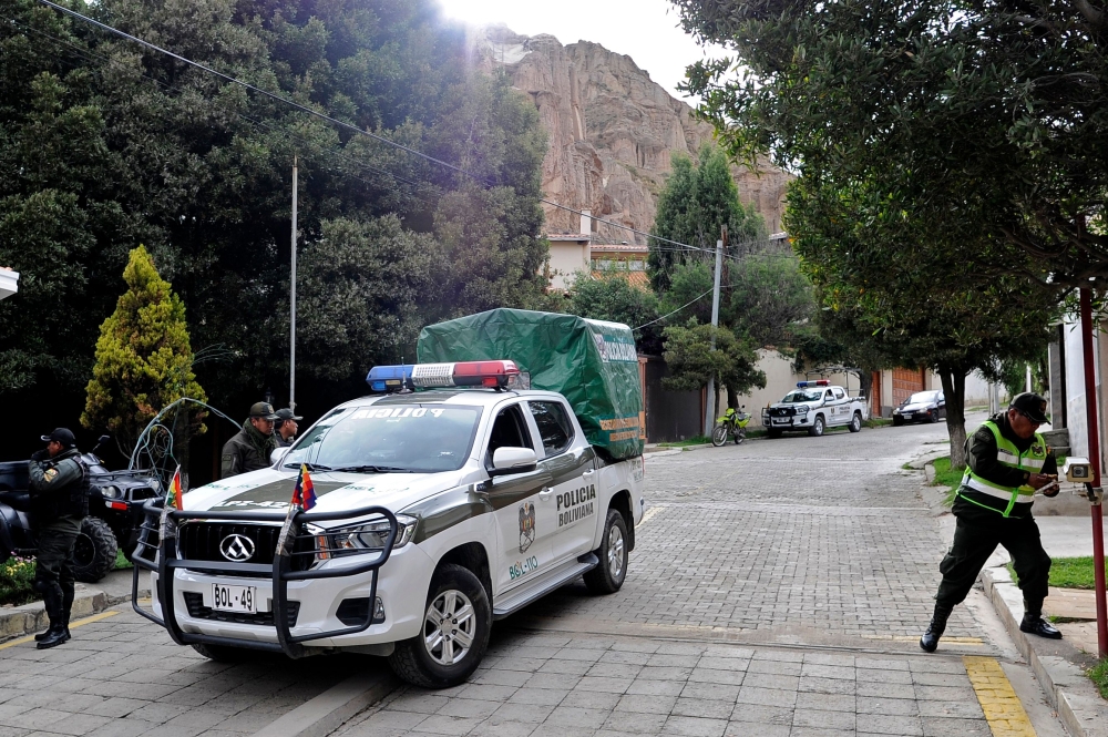 A police vehicle is seen at the entrance of La Rinconada gated community, where the Mexican embassy is located, in La Paz on Dcember 31, 2019. AFP / Jorge Bernal
 