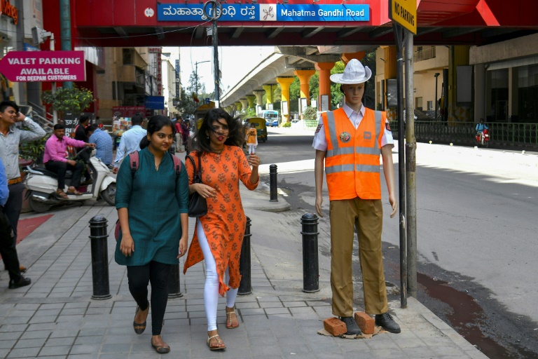 The model officers have received a mixed reaction from commuters about whether the dummy ploy would work, with some locals praising police for thinking outside the box. AFP / Manjunath Kiran