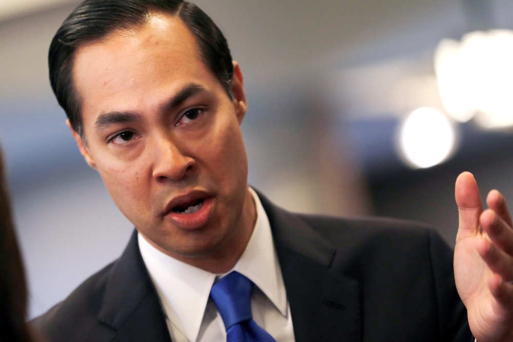 Democratic presidential candidate Julian Castro speaks to the media the morning after participating in the first US 2020 presidential debate in Miami, June 27, 2019. Reuters / Mike Segar
 