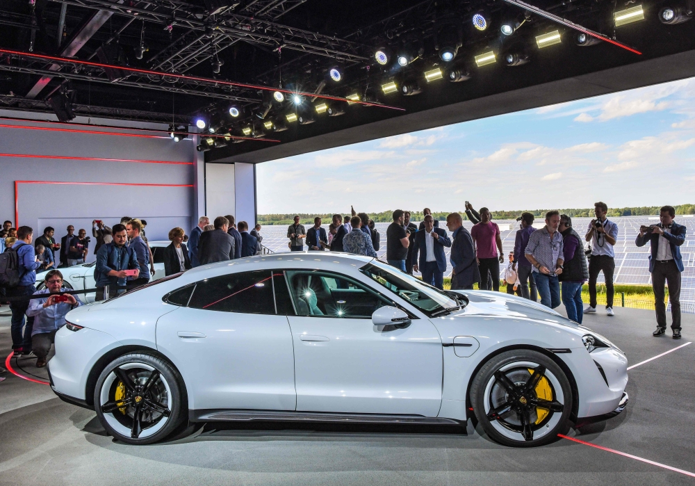 The Porsche Taycan electric car is presented to the public as a world premiere on September 4, 2019 in a hall of the airfield of Neuhardenberg, eastern Germany. AFP / DPA / Patrick Pleul