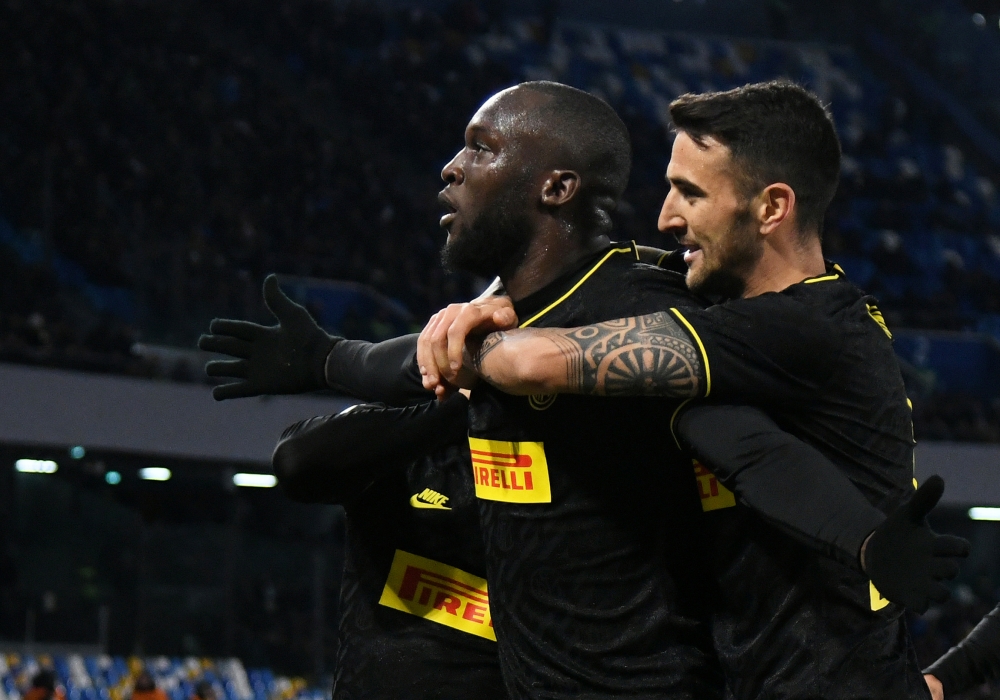 Inter Milan's Romelu Lukaku celebrates scoring their second goal with teammates REUTERS/Alberto Lingria