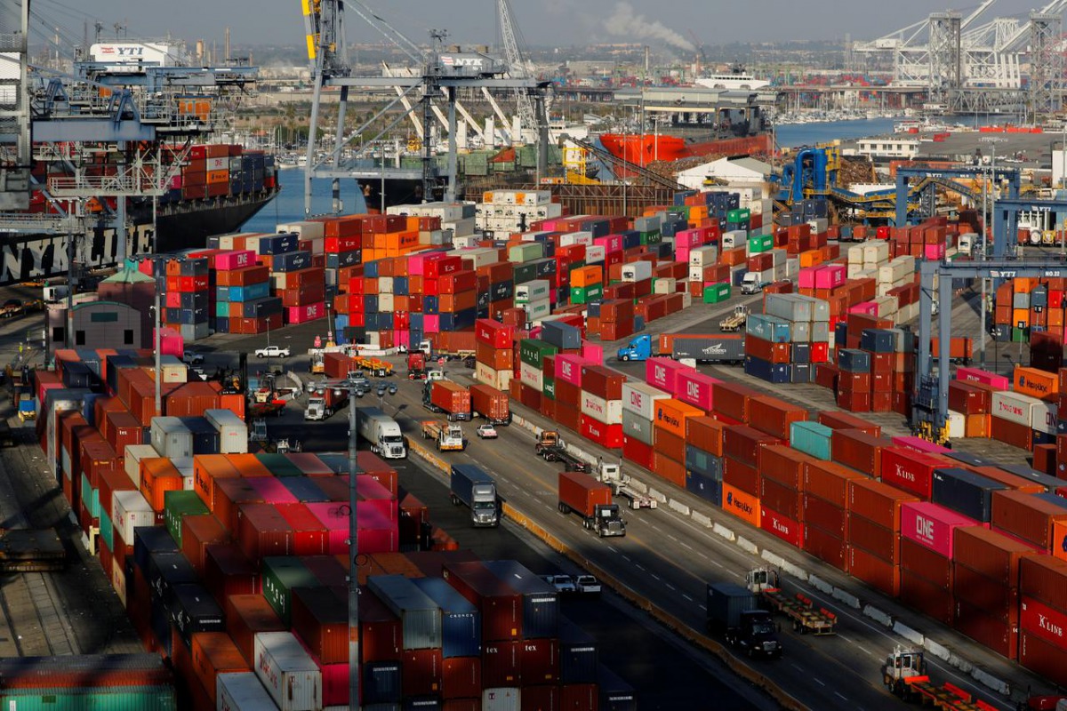 Shipping containers are pictured at Yusen Terminals on Terminal Island at the Port of Los Angeles in Los Angeles, January 30, 2019. Reuters / Mike Blake