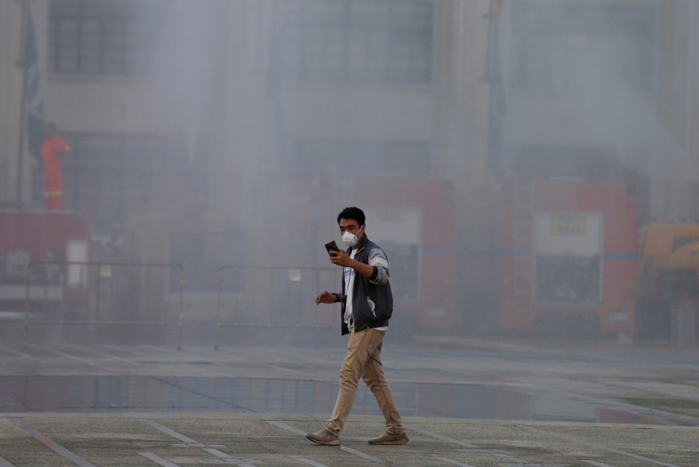 Thailand authorities wash the dust off streets in the capital city after the particulate matter reached hazardous levels in Bangkok, January 14, 2019. Reuters / Soe Zeya Tun