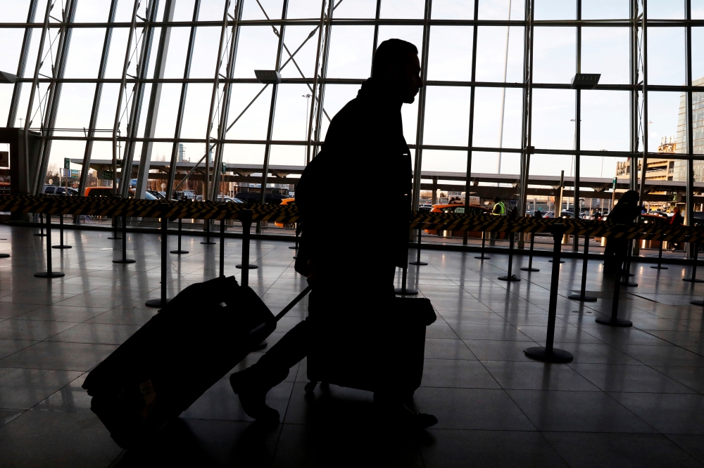 International travelers arrive at John F. Kennedy international airport in New York City, U.S., February 4, 2017. Airport authorities in the United States as well as most Asian nations are screening passengers from Wuhan. Reuters/Brendan McDermid 