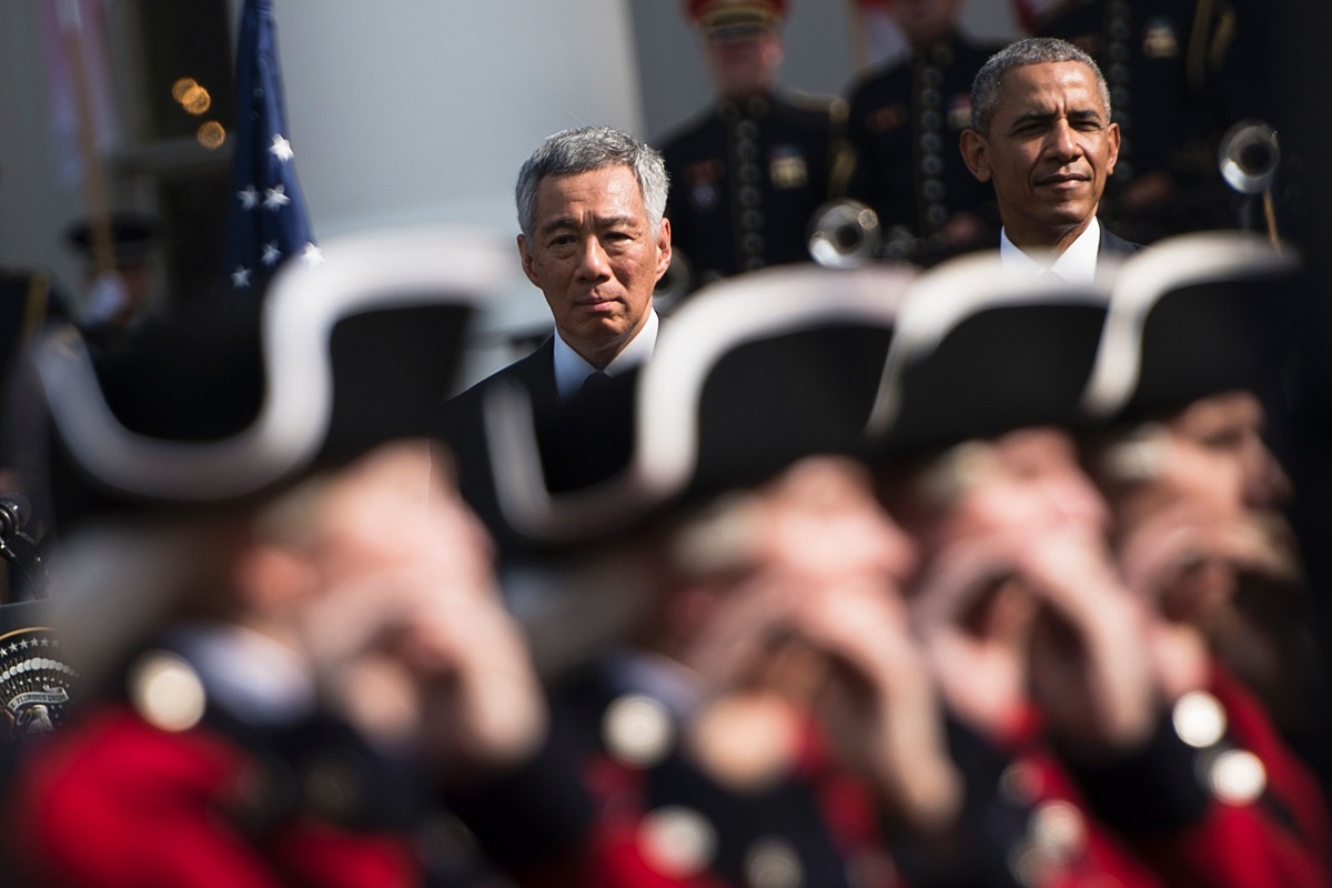 FILE PHOTO: Singapore Prime Minister Lee Hsien Loong and US President Barack Obama watch ceremonial troops during an arrival ceremony on the South Lawn of the White House, August 2, 2016, in Washington. AFP / Brendan Smialows
