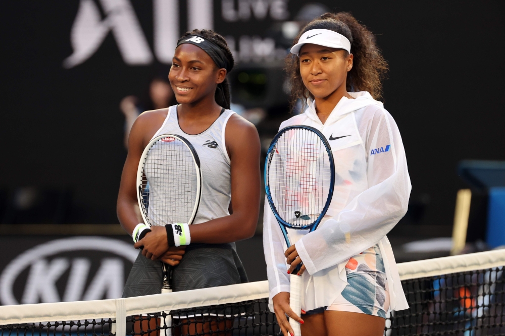 Japan's Naomi Osaka (R) and Coco Gauff of the US pose for a photo prior to their women's singles match on day five of the Australian Open tennis tournament in Melbourne on January 24, 2020. / AFP / DAVID GRAY /