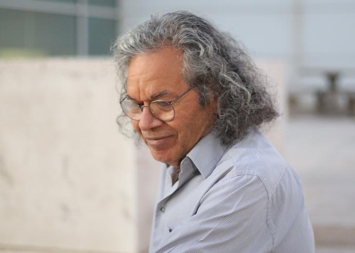 The billionaire founder of Insys Therapeutics Inc. John Kapoor, exits the federal court house after a bail hearing in Phoenix, Arizona , U.S., October 27, 2017. REUTERS/Conor Ralph/Files