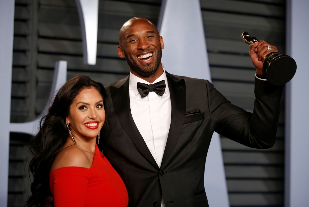 FILE PHOTO: 2018 Vanity Fair Oscar Party - Arrivals - Beverly Hills, California, U.S., 04/03/2018 - Kobe Bryant holds his Oscar for Best Animated Short, with wife Vanessa. REUTERS/Danny Moloshok/File Photo