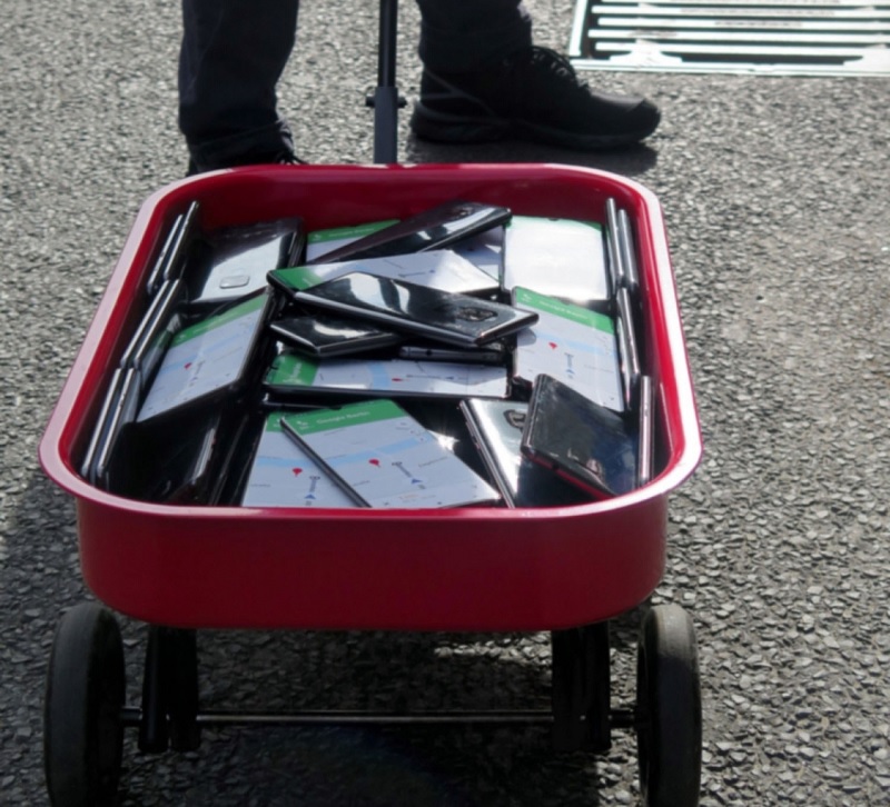 This man caused 'virtual traffic jam' with 99 phones on Google Maps 