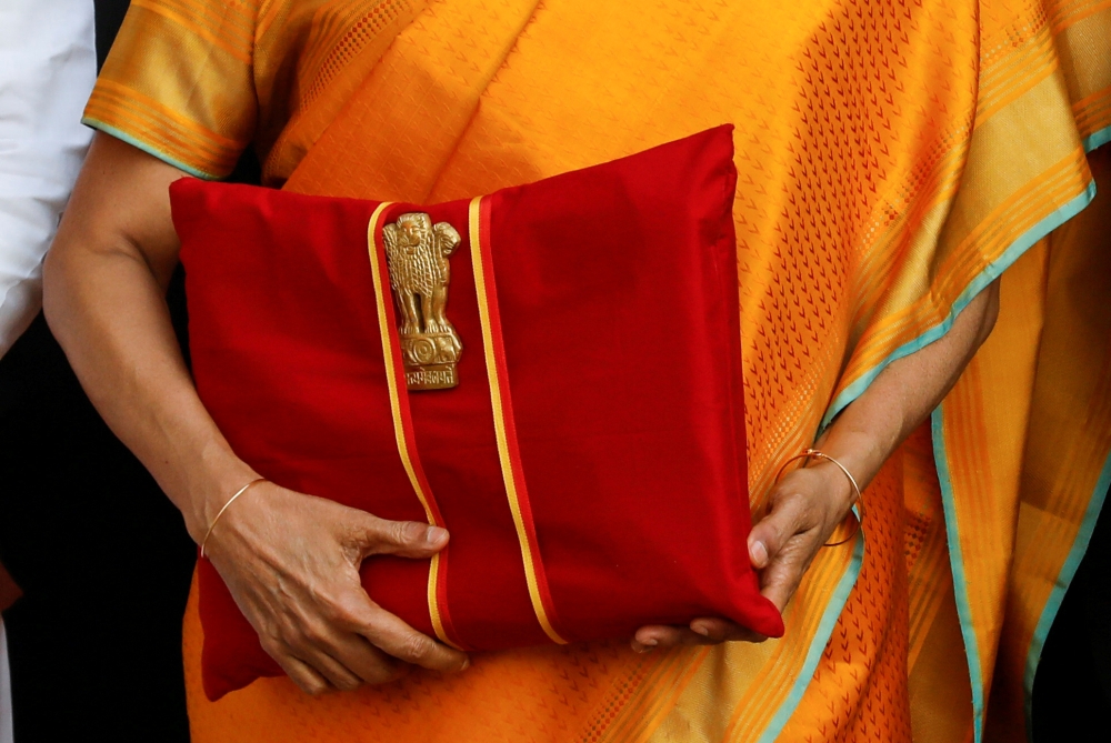 India Finance Minister Nirmala Sitharaman holds budget papers during a photo opportunity as she leaves her office to present the federal budget in the parliament in New Delhi, India, February 1, 2020. REUTERS/Anushree Fadnavis
 