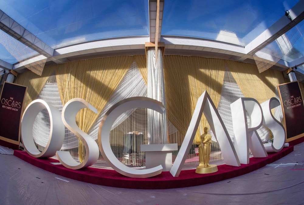 Preparations are underway on the red carpet before the 92nd Oscars ceremony at the Dolby Theatre in Hollywood, California, on February 7, 2020. The 92nd Oscars ceremony will be held on February 9 in Hollywood, California. / AFP / Mark RALSTON