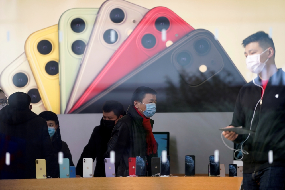 People wearing protective masks are seen in an Apple Store, as China is hit by an outbreak of the new coronavirus, in Shanghai, China, January 29, 2020. Reuters/Aly Song