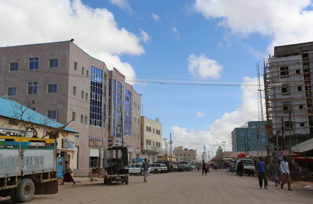 A general view shows people walking along a street in Galkayo, a city divided between the semi-autonomous regions of Puntland and Galmudug, in central Somalia, April 21, 2015. Picture taken April 21, 2015. Reuters/Feisal Omar
