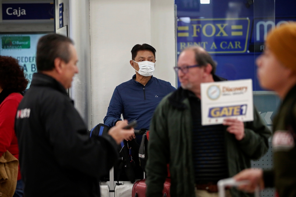 A traveler wears a mask in light of the coronavirus outbreak in China after landing at Benito Juarez international airport in Mexico City, January 24, 2020. Reuters / Carlos Jasso