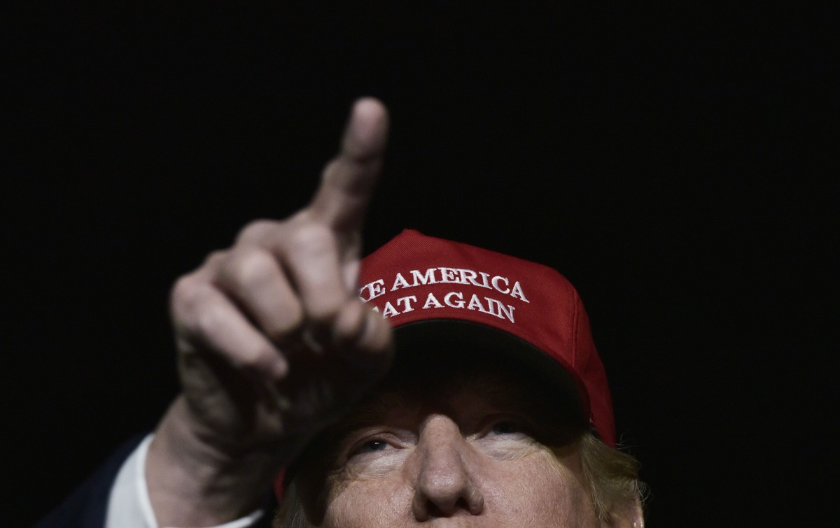 Donald Trump addresses a campaign rally at Atlantic Aviation in Moon Township, Pennsylvania on November 6, 2016. AFP / Mandel Ngan