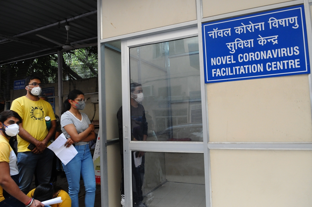 ndian People queue up at a COVID screening center at Ram Manohar Lohia Hospital,(RML) in Delhi India. (Imtiyaz Khan - Anadolu Agency)