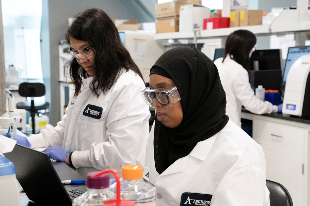 Research assistant Huda Rabi and lab technician Hannah Huynh, of RNA medicines company Arcturus Therapeutics, conduct research on a vaccine for the novel coronavirus (COVID-19) at a laboratory in San Diego, California,  March 17, 2020. Reuters/Bing Guan
