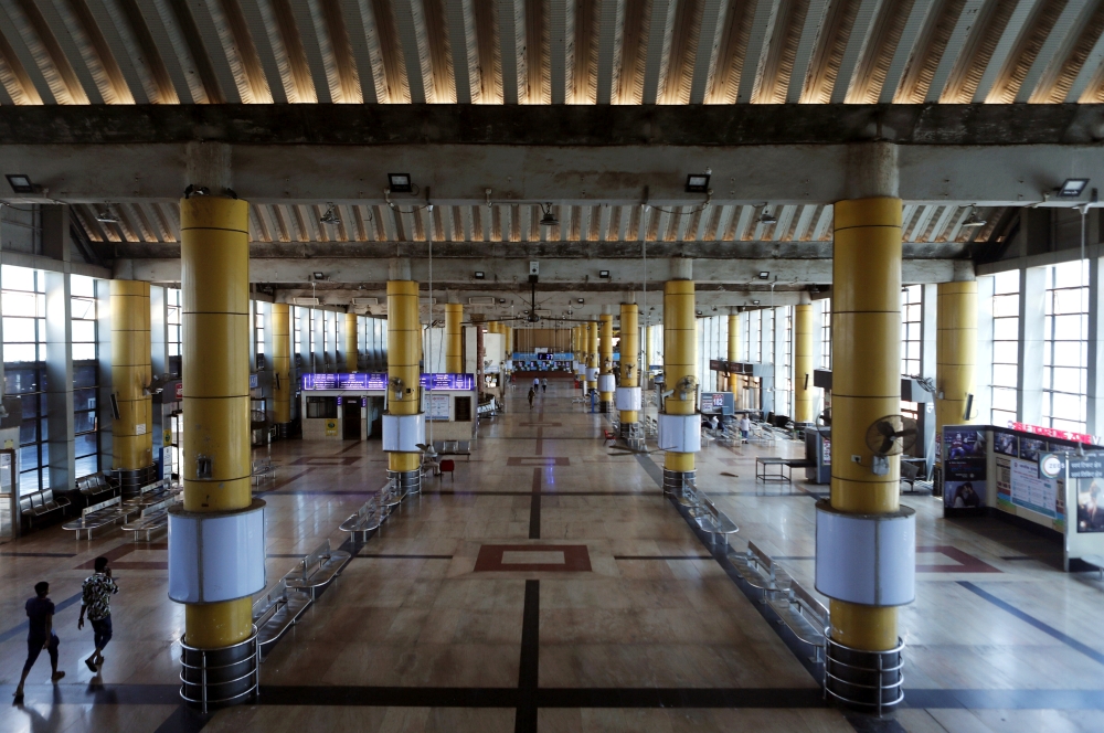 Employees walk at an empty railway station after services were shutdown by the authorities to limit the spread of the coronavirus disease (COVID-19) in Mumbai, India, March 23, 2020. REUTERS/Francis Mascarenhas