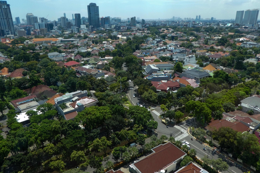 Roads are seen unusually quite in Jakarta on April 2, 2020, 24 days after Jakarta's authority held working from home and online schooling amid concern of the Covid-19 coronavirus. / AFP / BAY ISMOYO
