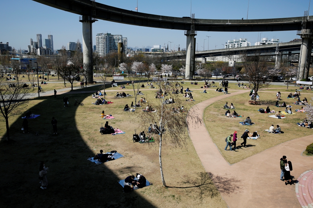 People enjoy a picnic at a Han River Park following the outbreak of the coronavirus disease (COVID-19), in Seoul, South Korea April 4, 2020. REUTERS/Heo Ran 