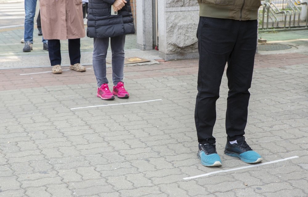 SEOUL, SOUTH KOREA - APRIL 15: Citizens wait on a queue by keeping social distance to cast their votes at a polling station during the 21st General Election amid the coronavirus outbreak in Seoul, South Korea on April 15, 2020. ( Jong Hyun Kim - Anadolu A