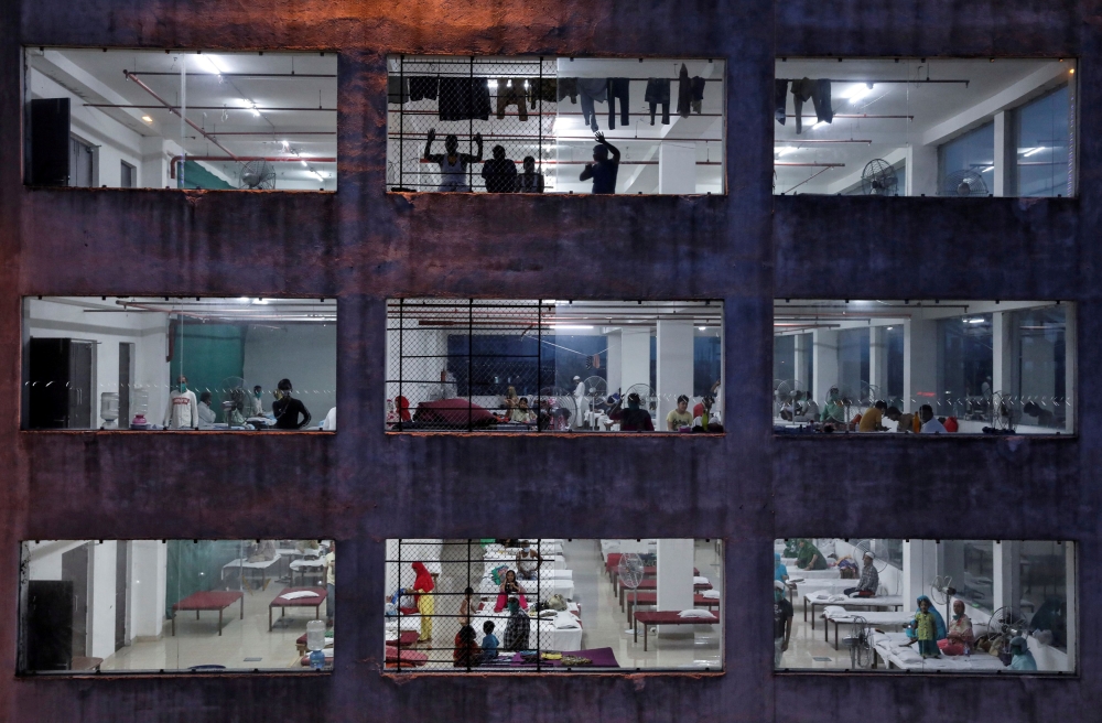 FILE PHOTO: People are seen inside a temporary quarantine centre, during an extended nationwide lockdown to slow the spread of the coronavirus disease (COVID-19), in Kolkata, India, April 15, 2020. REUTERS/Rupak De Chowdhuri/File Photo