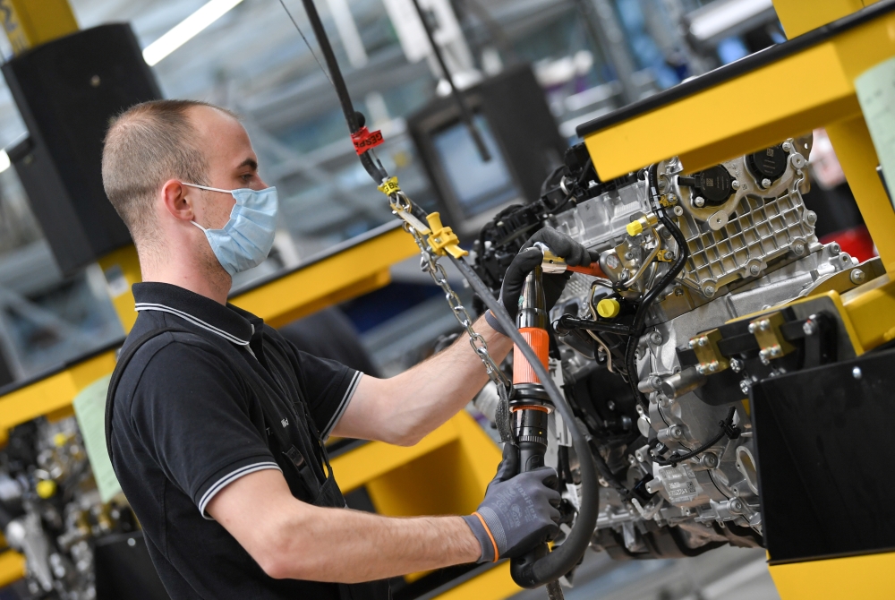 A worker assembles an engine for a Mercedes-Benz S-class model at the Daimler Powertrain plant in Bad Cannstatt, as the spread of the coronavirus disease (COVID-19) continues near Stuttgart, Germany, April 22, 2020. REUTERS/Andreas Gebert