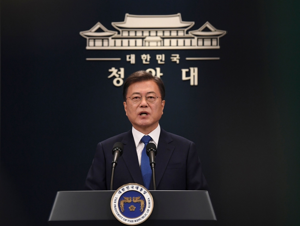 :South Korean President Moon Jae-in speaks on the occasion of the third anniversary of his inauguration at the presidential Blue House in Seoul on May 10, 2020. / AFP / POOL / KIM Min-Hee
