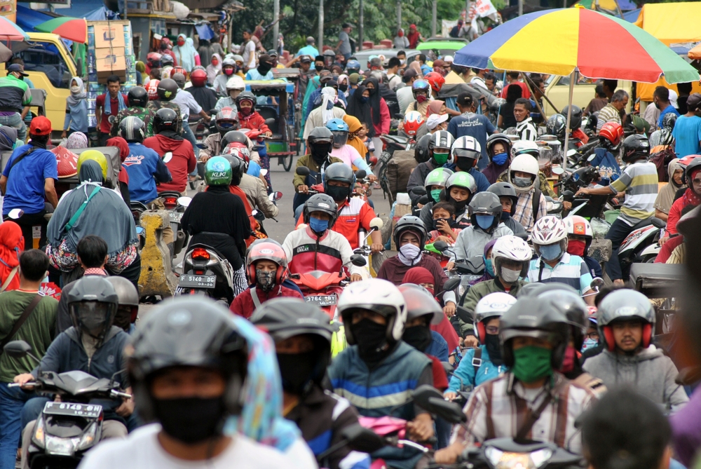 People are seen at a traditional market amid the coronavirus disease (COVID-19) outbreak in Bogor, near Jakarta, Indonesia May 18, 2020, in this photo taken by Antara Foto. Antara Foto/Arif Firmansyah/via REUTERS