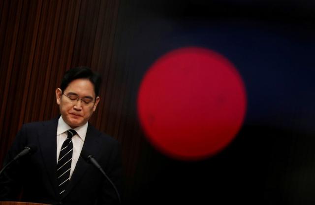 FILE PHOTO: Samsung Electronics Vice Chairman, Jay Y. Lee, speaks during a news conference at a company's office building in Seoul, South Korea, May 6, 2020. REUTERS/Kim Hong-Ji/Pool/File Photo