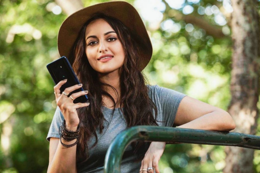 Instagram: (@aslisona)