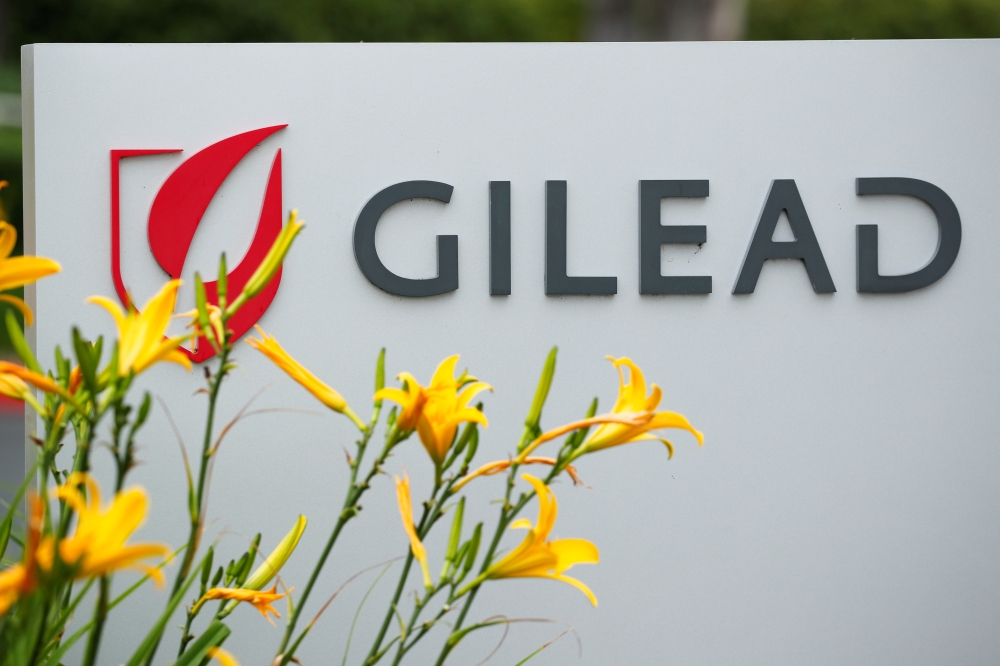 Gilead Sciences Inc pharmaceutical company in Oceanside, California, U.S., April 29, 2020. REUTERS/Mike Blake/File Photo