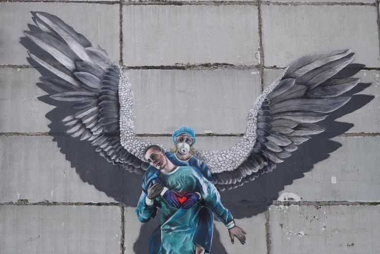 FILE PHOTO: A view shows an apartment block with a mural dedicated to medical specialists in Odintsovo, outside Moscow, Russia, May 14. REUTERS/Evgenia Novozhenina  