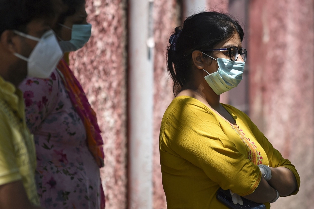 This photo taken on June 6, 2020 shows Kashish Jain (R), daughter of the late Ashwani Jain, standing before an interview with AFP in New Delhi./ AFP / Sajjad HUSSAIN /