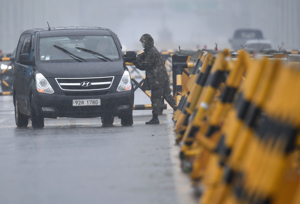 A South Korean soldier checks a van at a checkpoint on the Tongil bridge, the road leading to North Korea's Kaesong joint industrial complex, in the border city of Paju on June 24, 2020. AFP / Jung Yeon-je