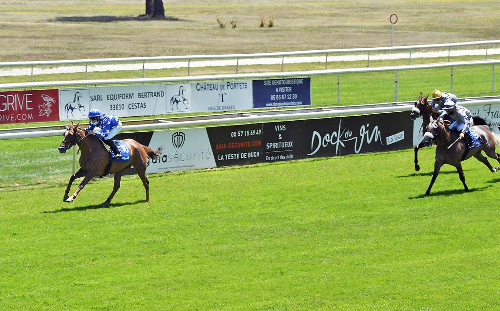 Min’ha leading the Criterium des Pouliches (Gr.2 PA) race at La Teste, France yesterday.