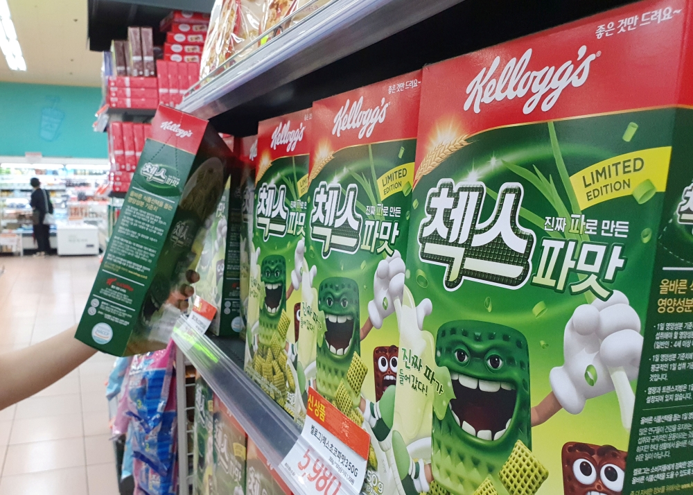 A clerk displays Kellogg's green onion-flavored cereal at a supermarket in Seoul, South Korea, June 30, 2020. REUTERS/Daewoung Kim