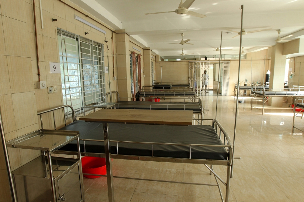 This photograph taken on July 9, 2020 shows empty beds at a COVID-19 coronavirus ward in a hospital set up by Al Manahil Welfare Foundation Bangladesh in Chittagong. AFP / STR 