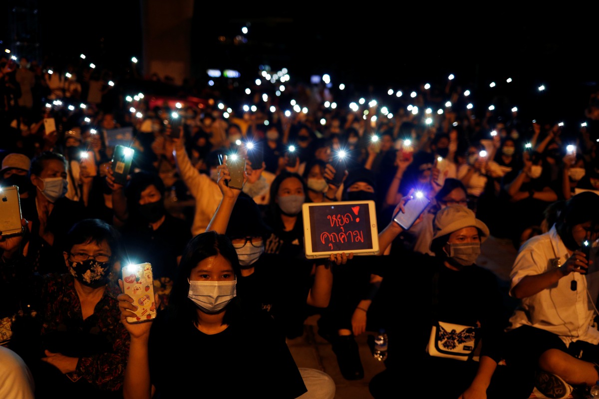 Demonstrators light up their smartphones as they gather during a protest demanding the resignation of Thailand's Prime Minister Prayut Chan-o-cha, under a highway in Pathum Thani, at the outskirts of Bangkok, Thailand, July 23, 2020. REUTERS/Jorge Silva
