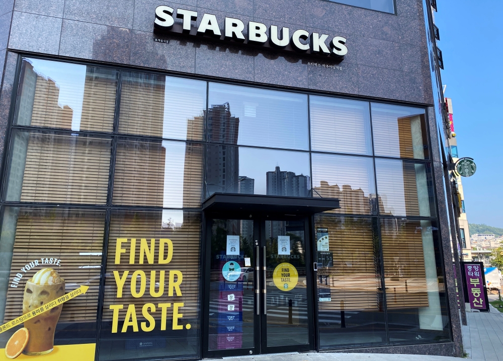 A Starbucks cafe that has been closed temporarily due to the coronavirus disease (COVID-19) is pictured in Paju, South Korea, August 18, 2020. REUTERS/Dogyun Kim