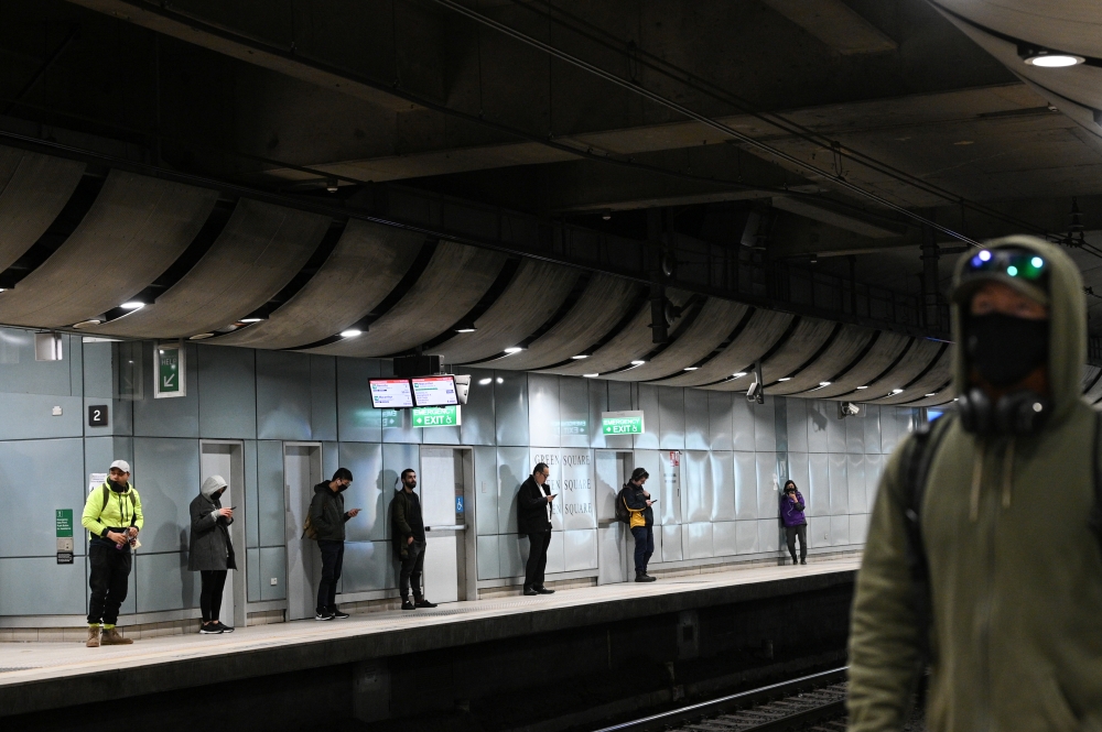 Commuters practice social distancing at a train station, as the state of New South Wales continues to report low numbers for new daily cases of the coronavirus disease (COVID-19), in Sydney, Australia, August 19, 2020. REUTERS/Loren Elliott