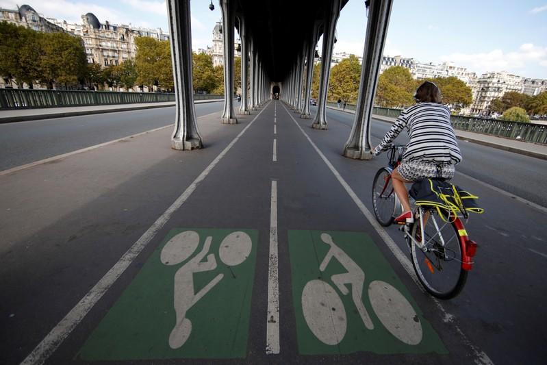 file photo/REUTERS