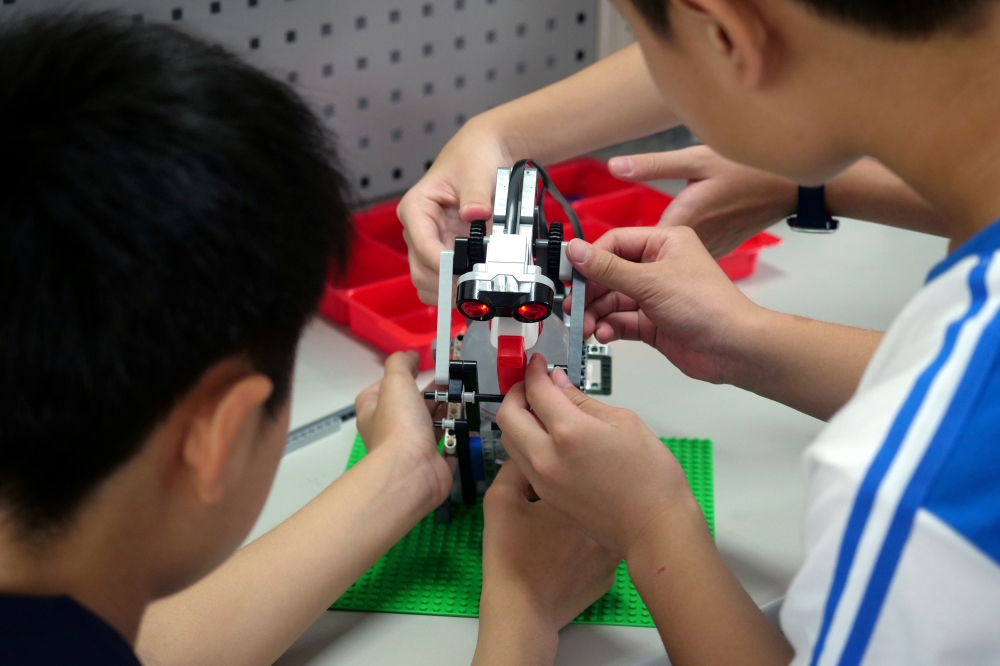 Elementary school students build a motion sensor controlled disinfectant dispenser from lego parts during a workshop, following a novel coronavirus outbreak, in the southern Taiwanese city of Kaohsiung, Taiwan March 9, 2020. REUTERS/Fabian Hamacher/File P