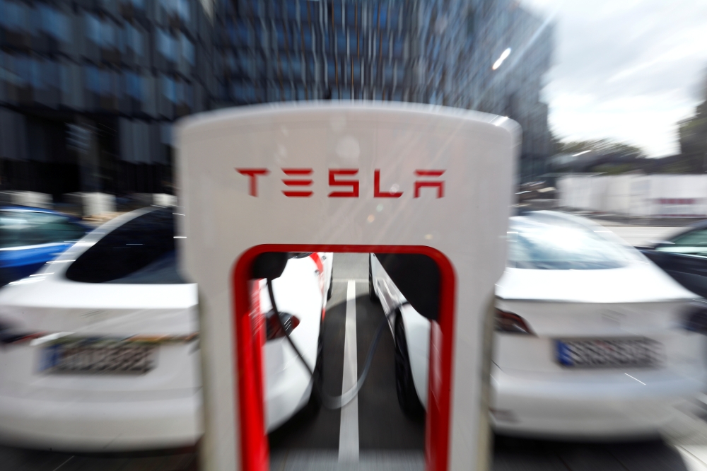 The company logo of Tesla cars is seen on the V3 supercharger equipment during the presentation of the new charge system in the EUREF campus in Berlin, Germany September 10, 2020. REUTERS/Michele Tantussi/File Photo