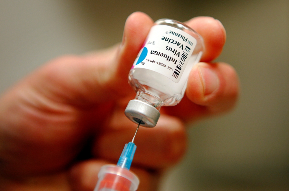 A nurse prepares an injection of the influenza vaccine at Massachusetts General Hospital in Boston, Massachusetts January 10, 2013. REUTERS/Brian Snyder/File Photo