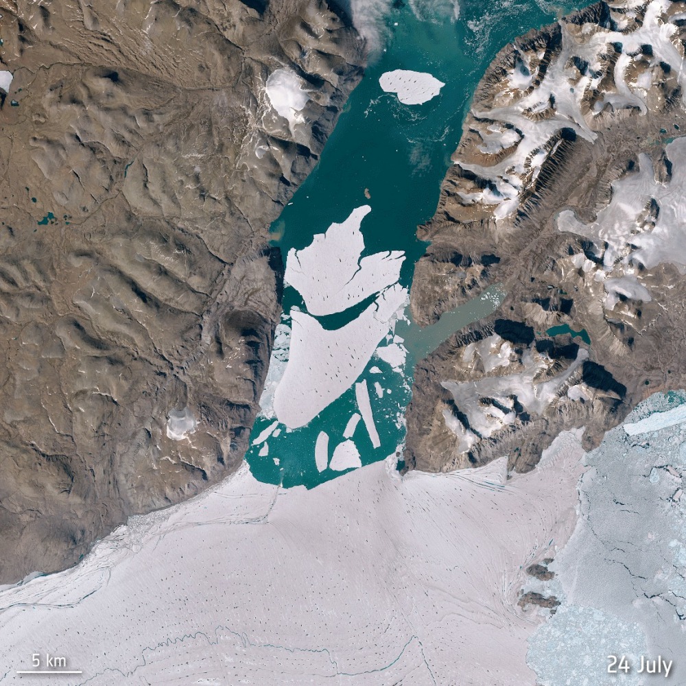 A general view of a breaking segment of the largest ice shelf in the Arctic, July 24, 2020. Picture taken July 24, 2020. ESA/Handout via REUTERS