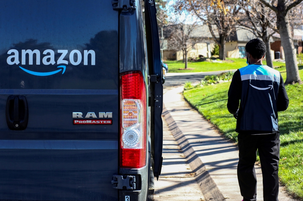 An Amazon worker delivers packages amid the coronavirus disease (COVID-19) outbreak in Denver, Colorado, U.S. Picture taken April 22, 2020. REUTERS/Kevin Mohatt/File Photo