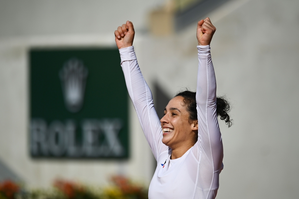 Italy's Martina Trevisan celebrates after winning against Netherlands' Kiki Bertens during their women's singles fourth round tennis match on Day 8 of The Roland Garros 2020 French Open tennis tournament in Paris on October 4, 2020. / AFP / Anne-Christine