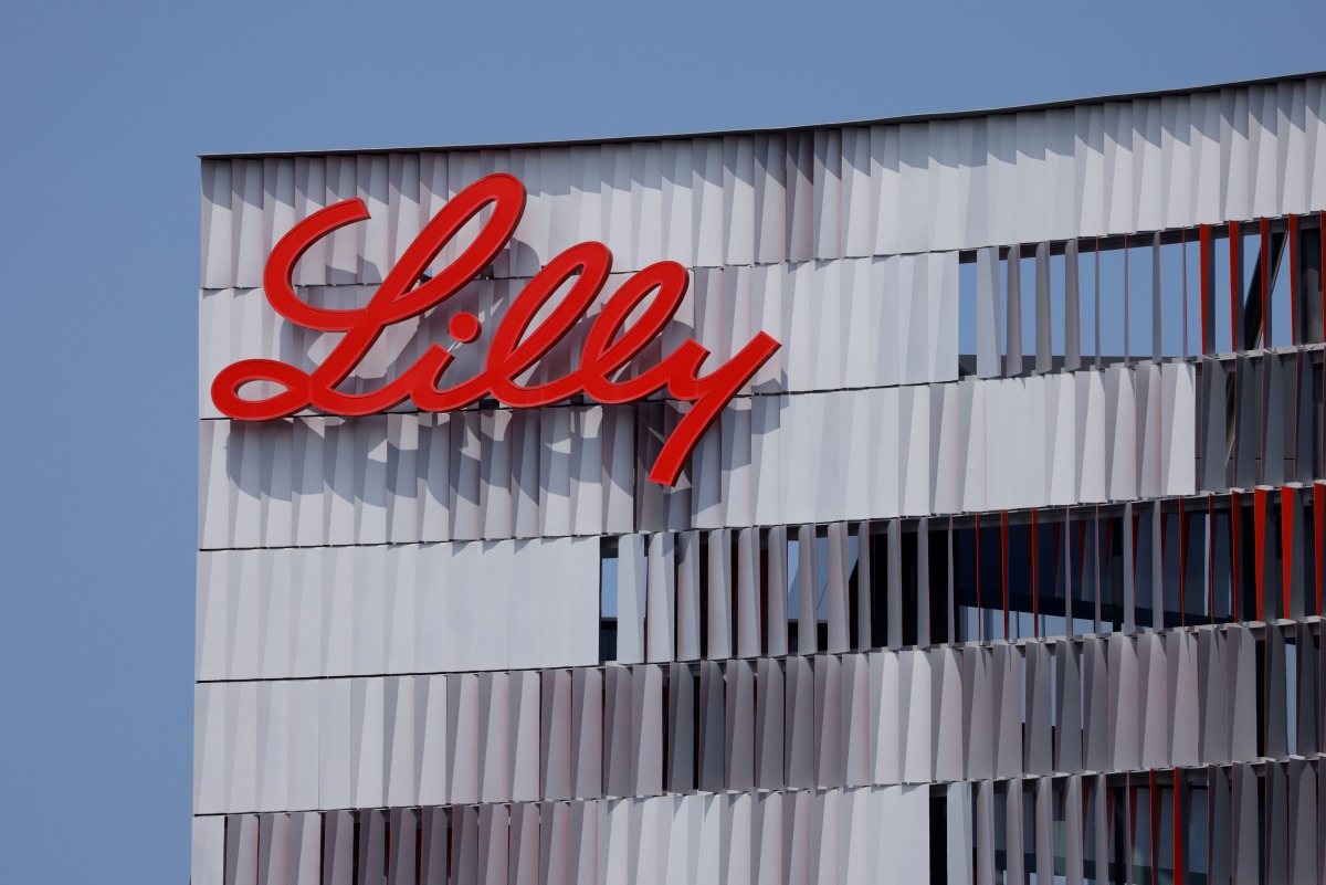 FILE PHOTO: Eli Lilly logo is shown on one of the company's offices in San Diego, California, U.S., September 17, 2020. REUTERS/Mike Blake/File Photo
