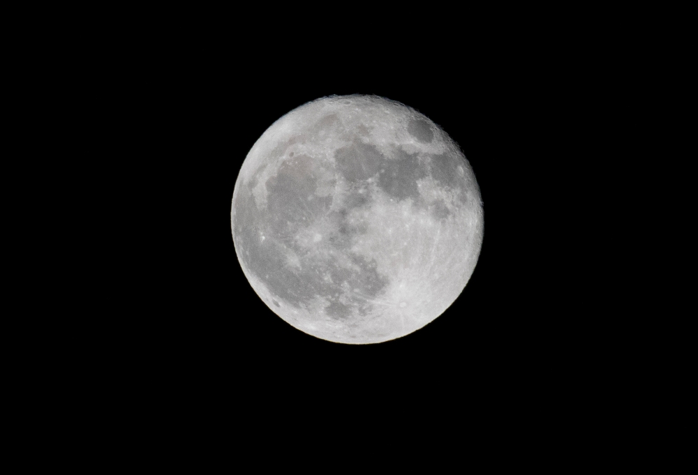 A full moon, also called harvest moon, is pictured in Pasadena, California, U.S., October 2, 2020. Picture taken October 2, 2020. REUTERS/Mario Anzuoni/File Photo